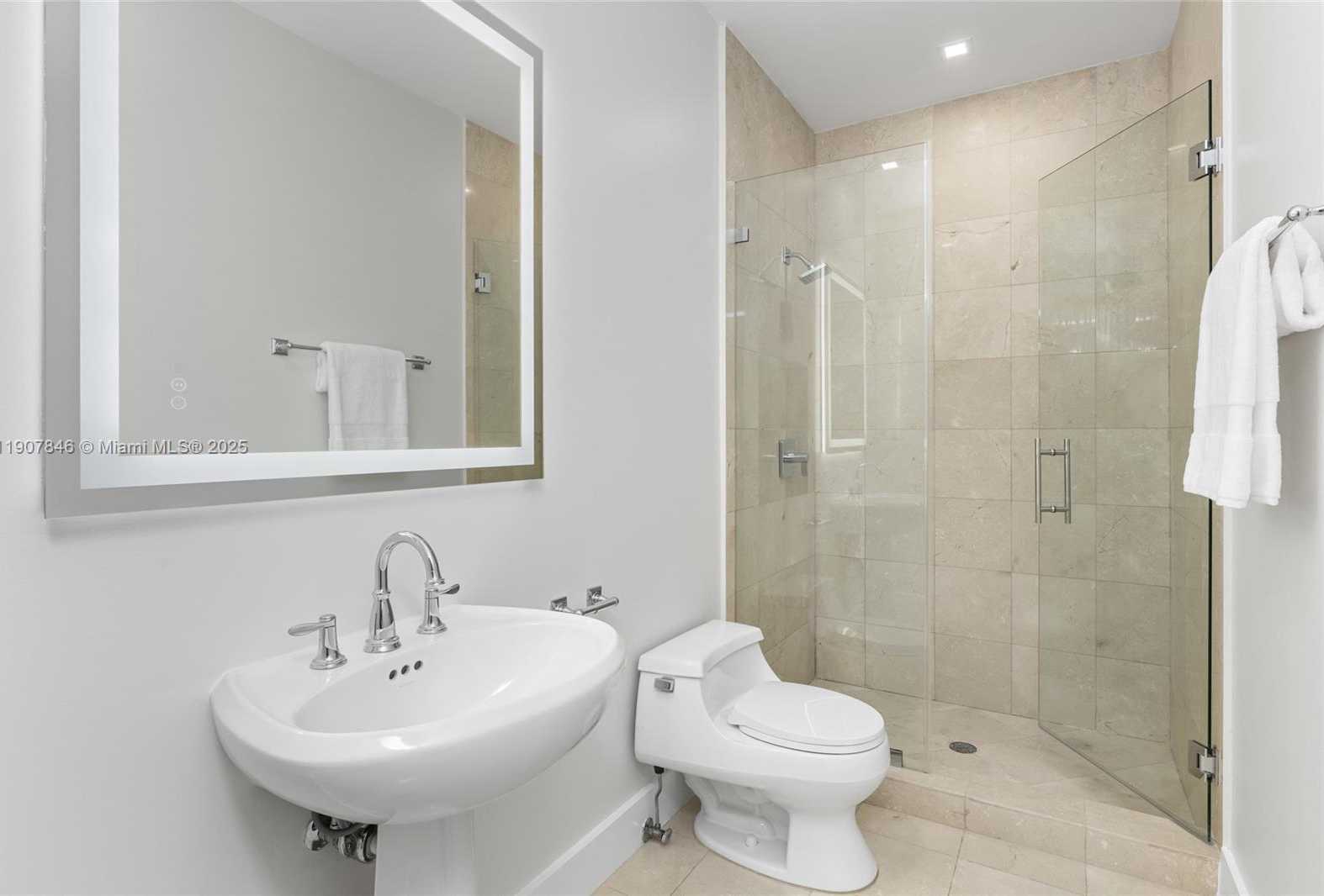 Small Image of 808 BRICKELL KEY DR #3901, Miami Number 31