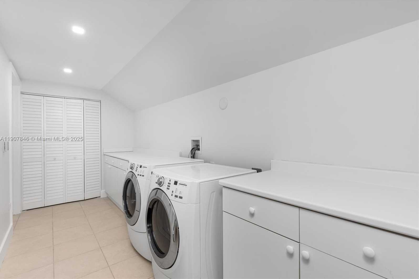 Small Image of 808 BRICKELL KEY DR #3901, Miami Number 40