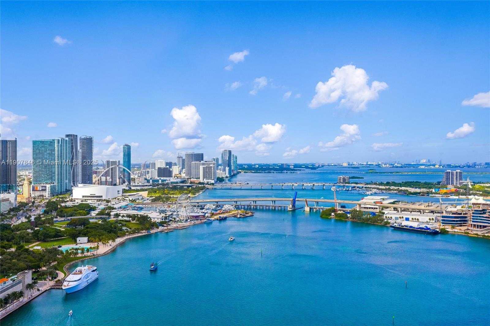 Small Image of 808 BRICKELL KEY DR #3901, Miami Number 66