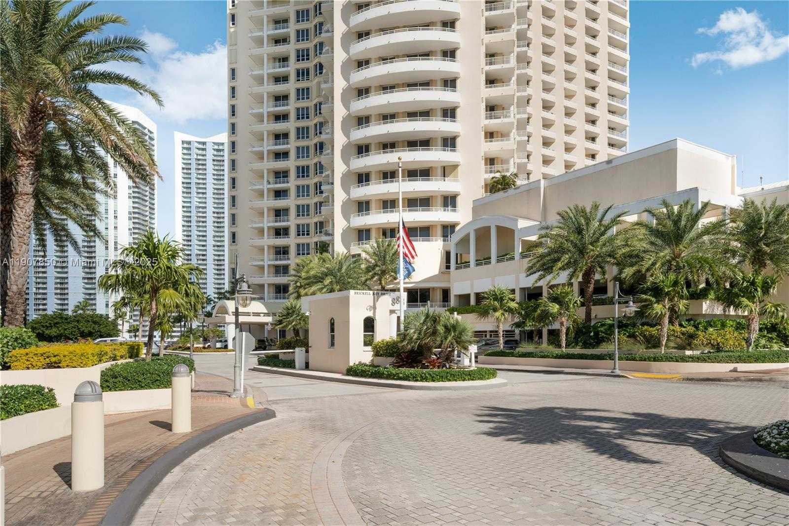 Small Image of 888 BRICKELL KEY DR #2610, Miami Number 26