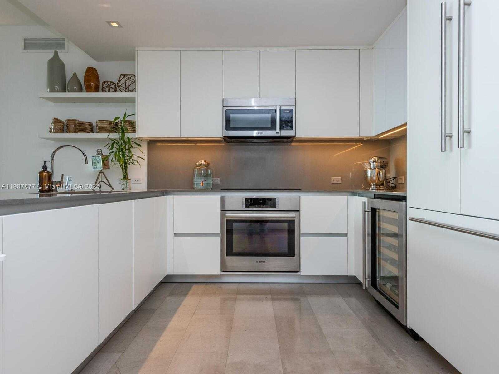 Small Image of 68 SOUTH EAST 6TH ST #2304, Miami Number 4