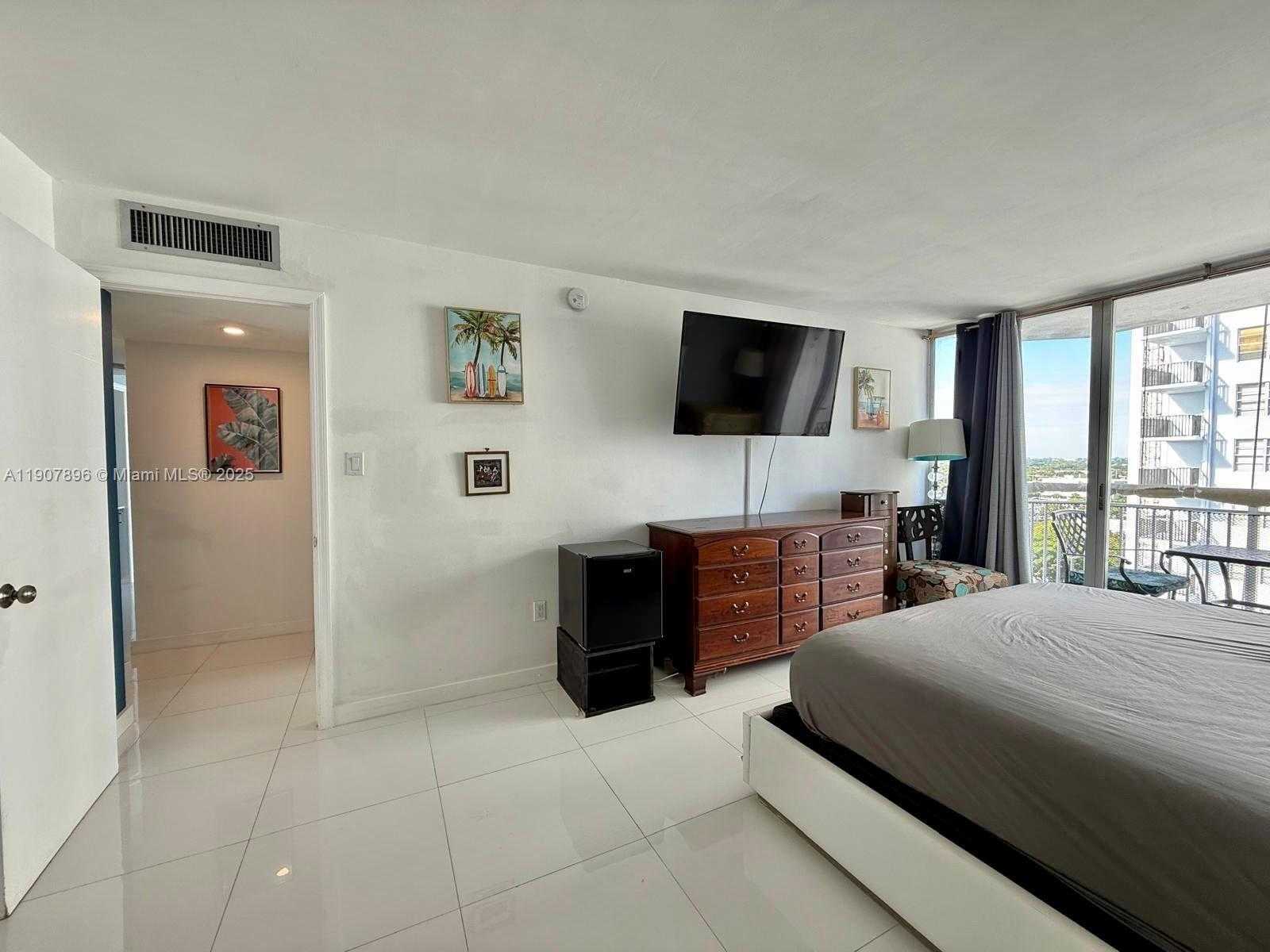 Small Image of 18051 BISCAYNE BLVD #1604, Aventura Number 11
