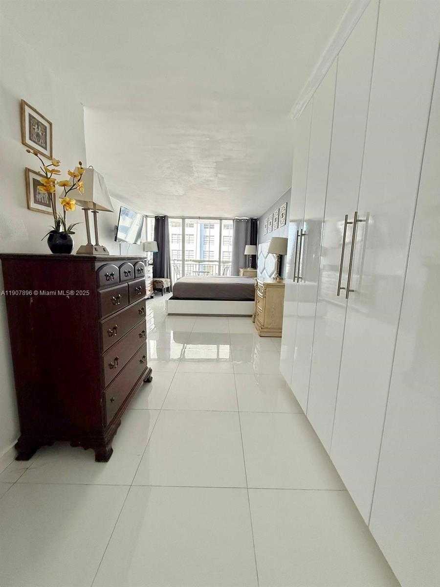 Small Image of 18051 BISCAYNE BLVD #1604, Aventura Number 14