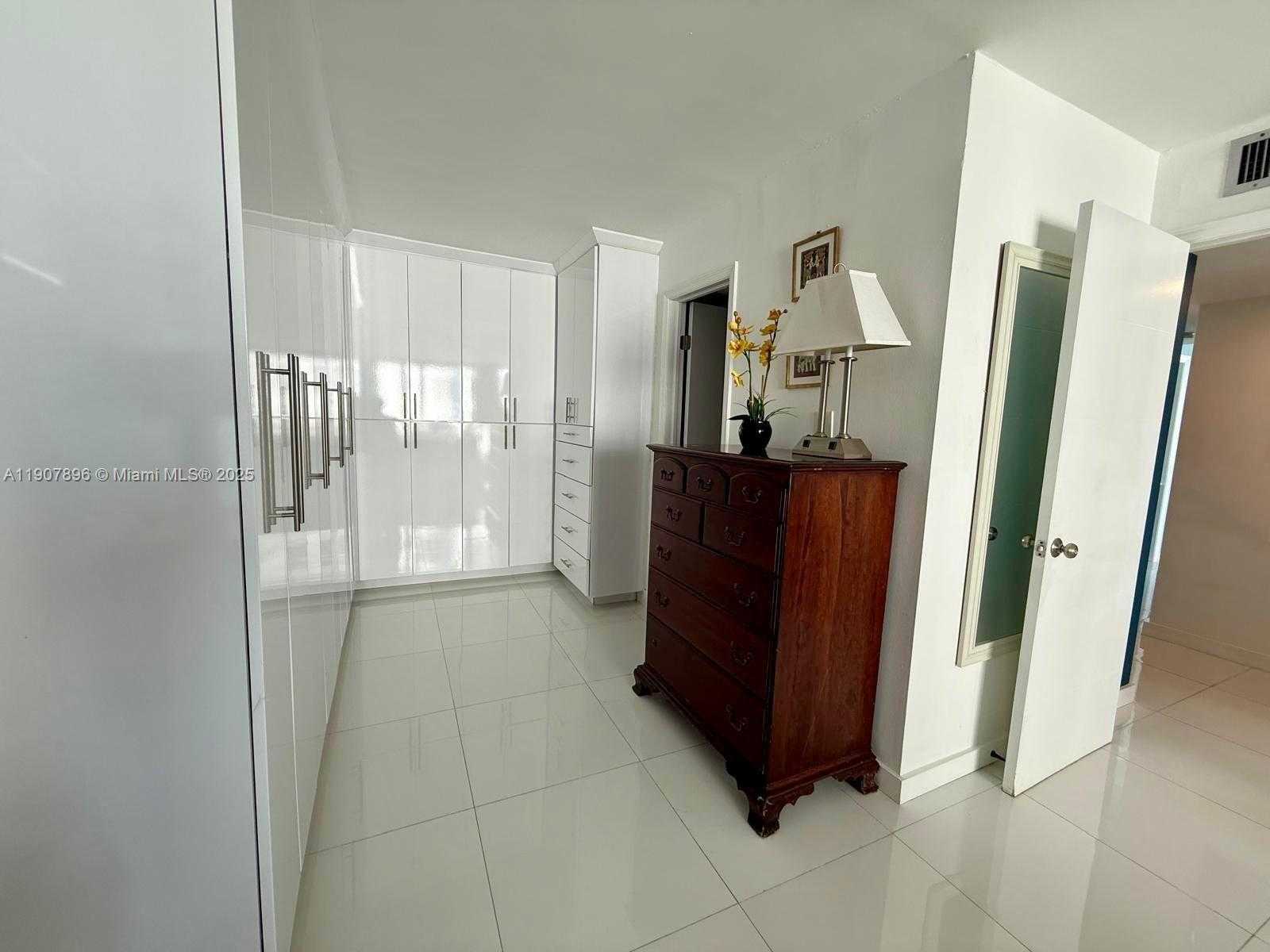Small Image of 18051 BISCAYNE BLVD #1604, Aventura Number 15