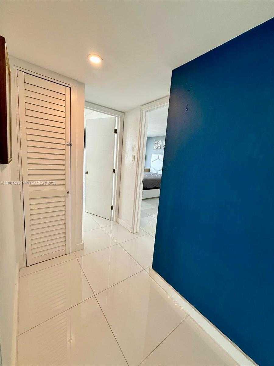 Small Image of 18051 BISCAYNE BLVD #1604, Aventura Number 16