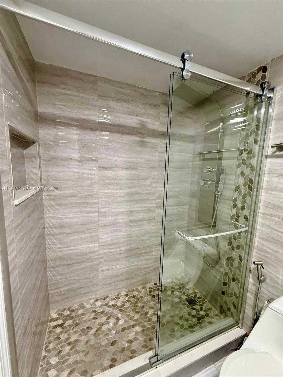 Small Image of 18051 BISCAYNE BLVD #1604, Aventura Number 24