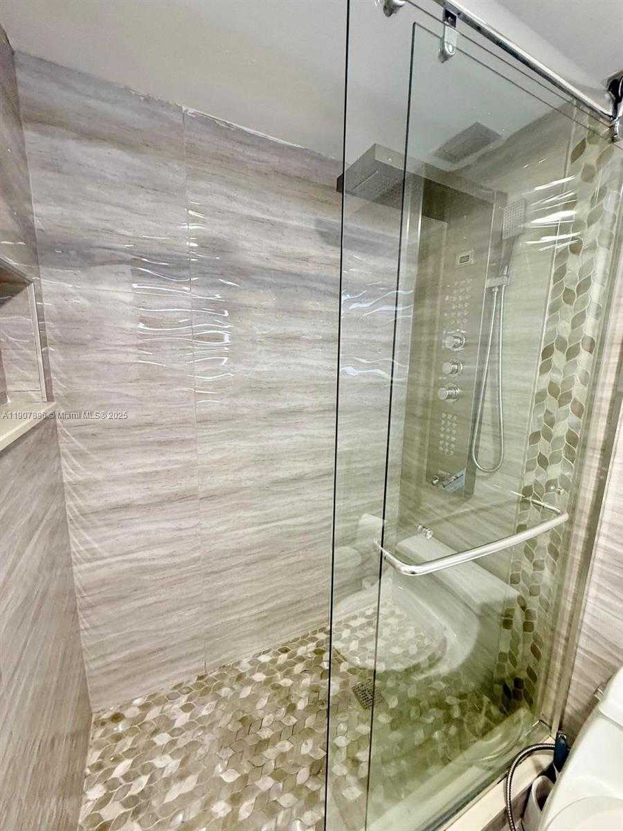 Small Image of 18051 BISCAYNE BLVD #1604, Aventura Number 25