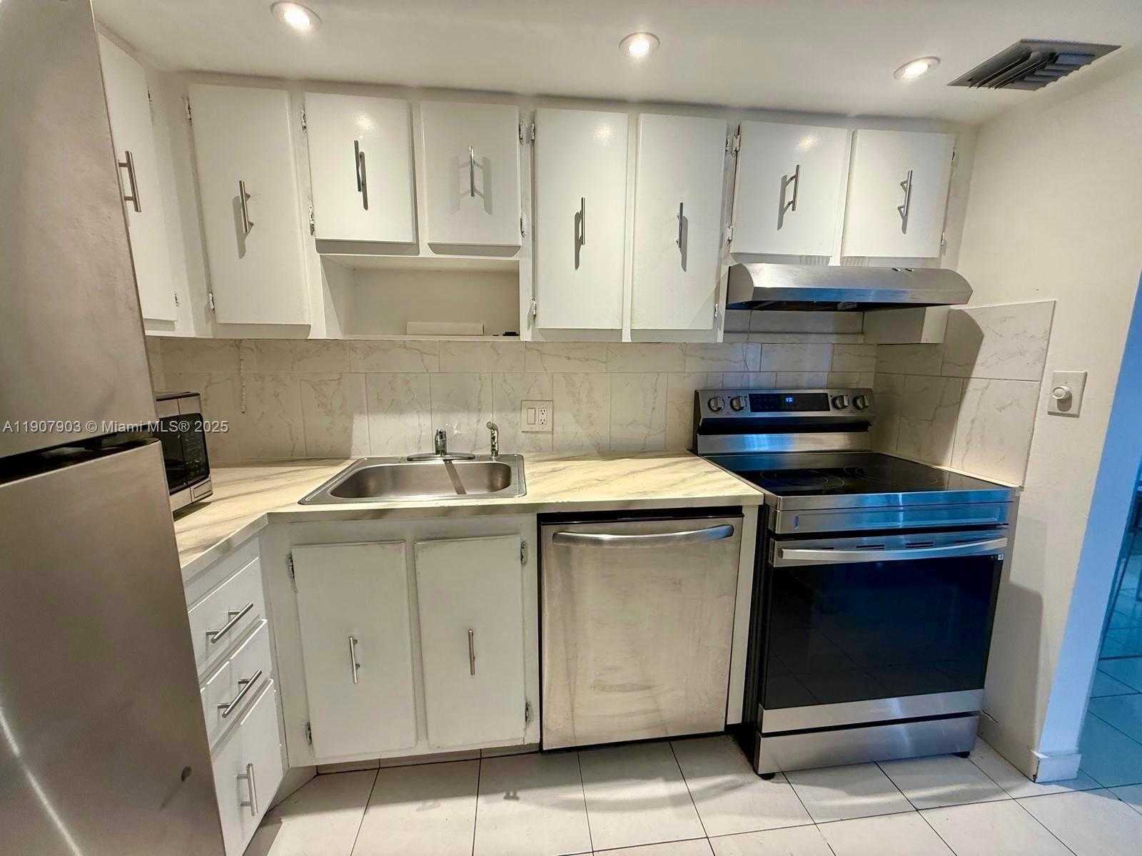 Small Image of 20301 WEST COUNTRY CLUB DR #1421, Aventura Number 11