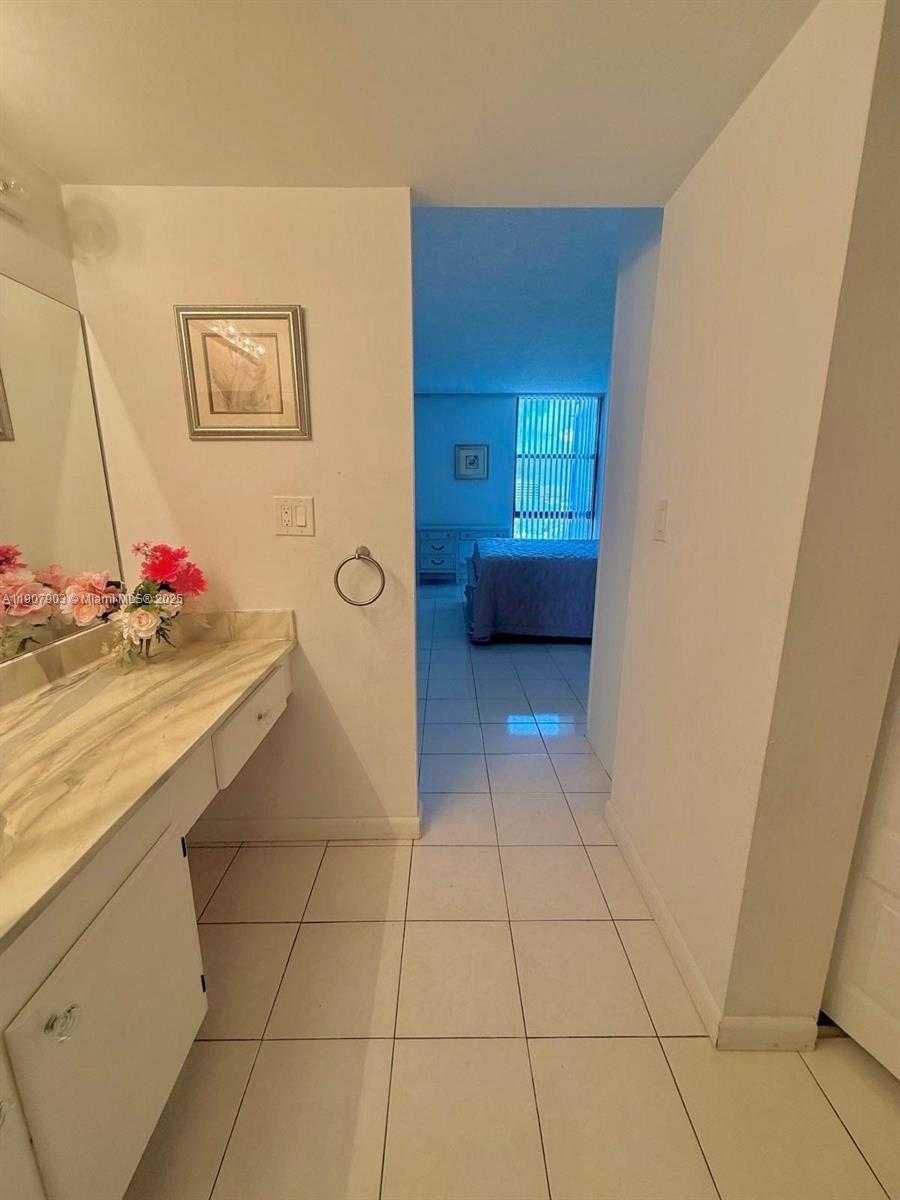 Small Image of 20301 WEST COUNTRY CLUB DR #1421, Aventura Number 16