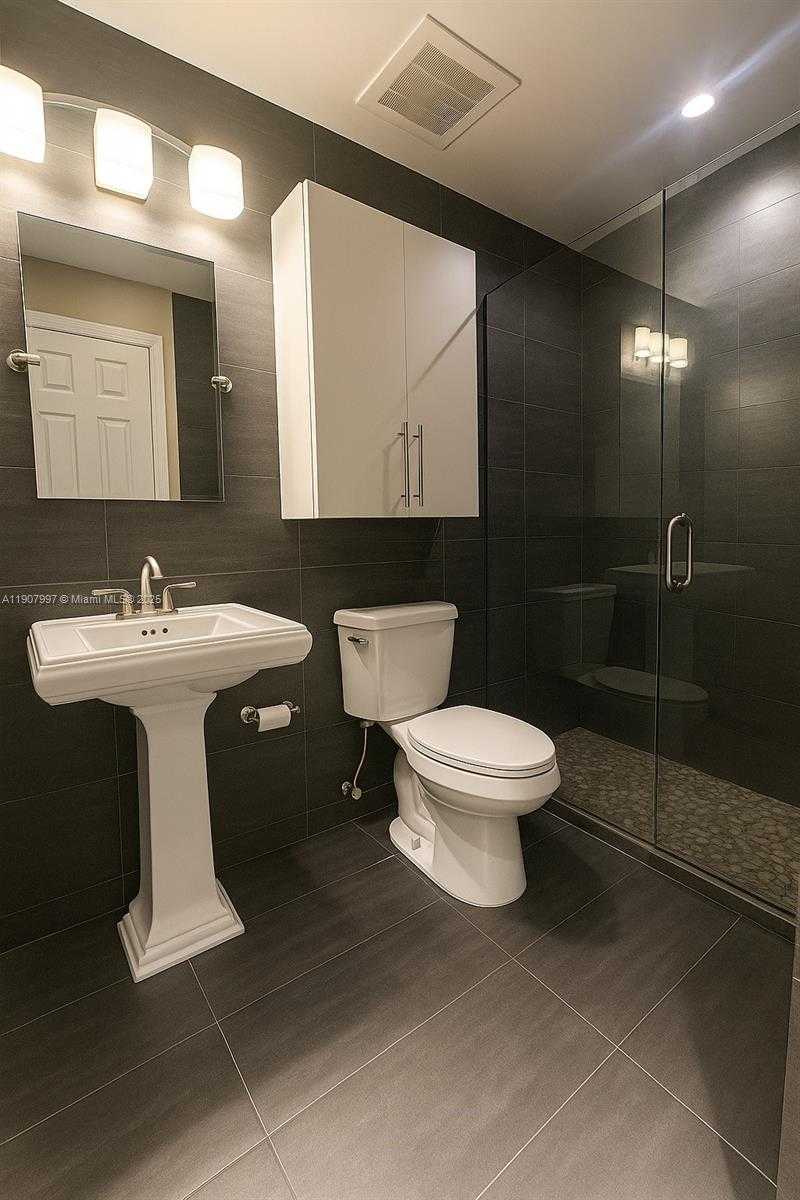 Small Image of 6700 NORTH WEST 190TH ST, Hialeah Number 14