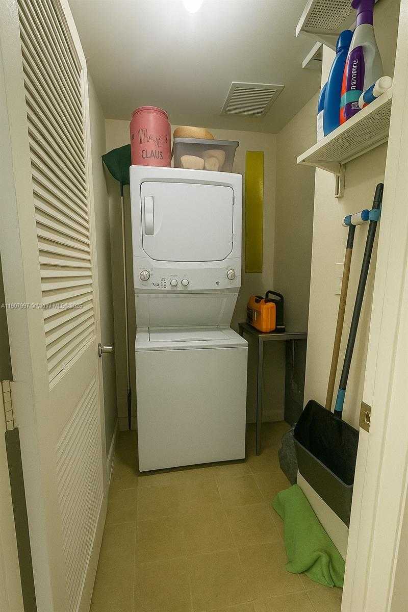 Small Image of 6700 NORTH WEST 190TH ST, Hialeah Number 18