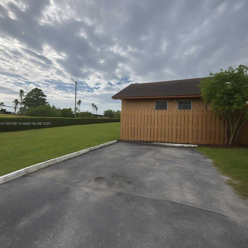 Small Image of 6700 NORTH WEST 190TH ST, Hialeah Number 2