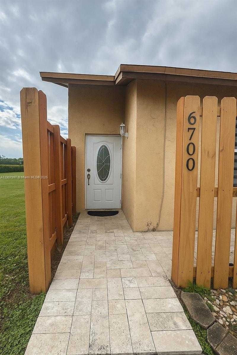 Small Image of 6700 NORTH WEST 190TH ST, Hialeah Number 3
