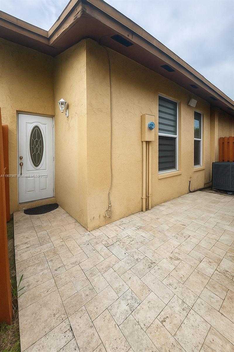 Small Image of 6700 NORTH WEST 190TH ST, Hialeah Number 4