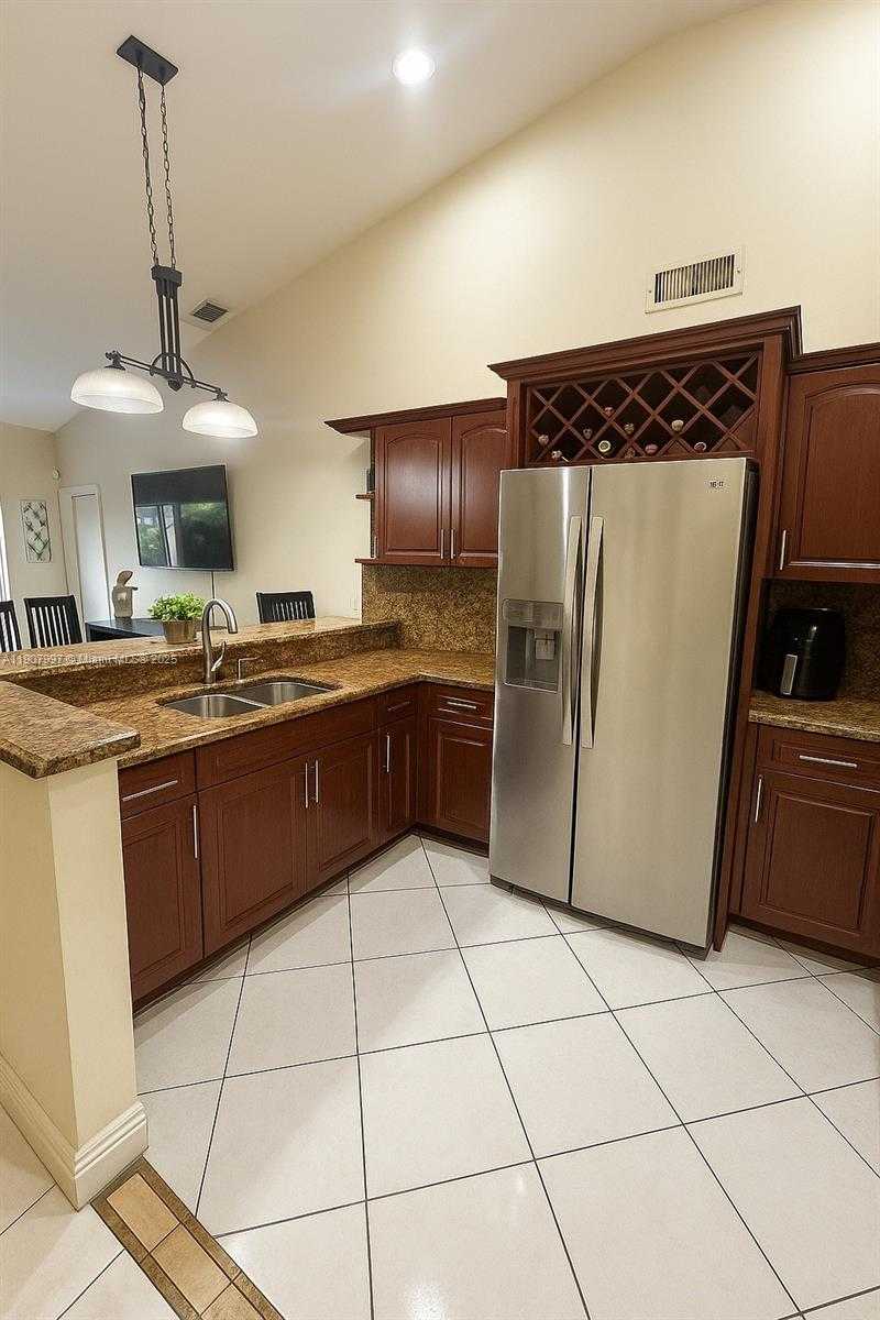 Small Image of 6700 NORTH WEST 190TH ST, Hialeah Number 7