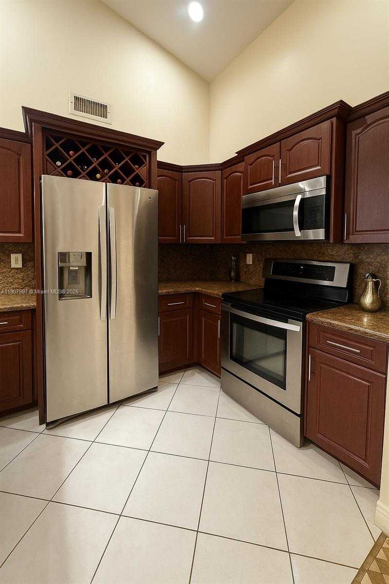 Small Image of 6700 NORTH WEST 190TH ST, Hialeah Number 8