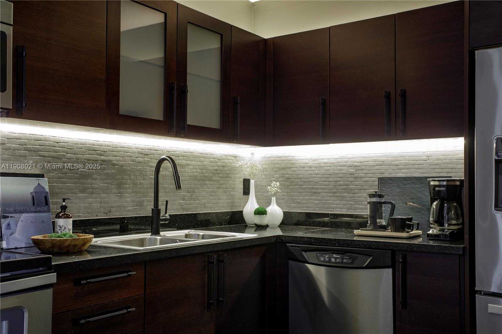 Small Image of 3250 GRAND AVE #306, Miami Number 18