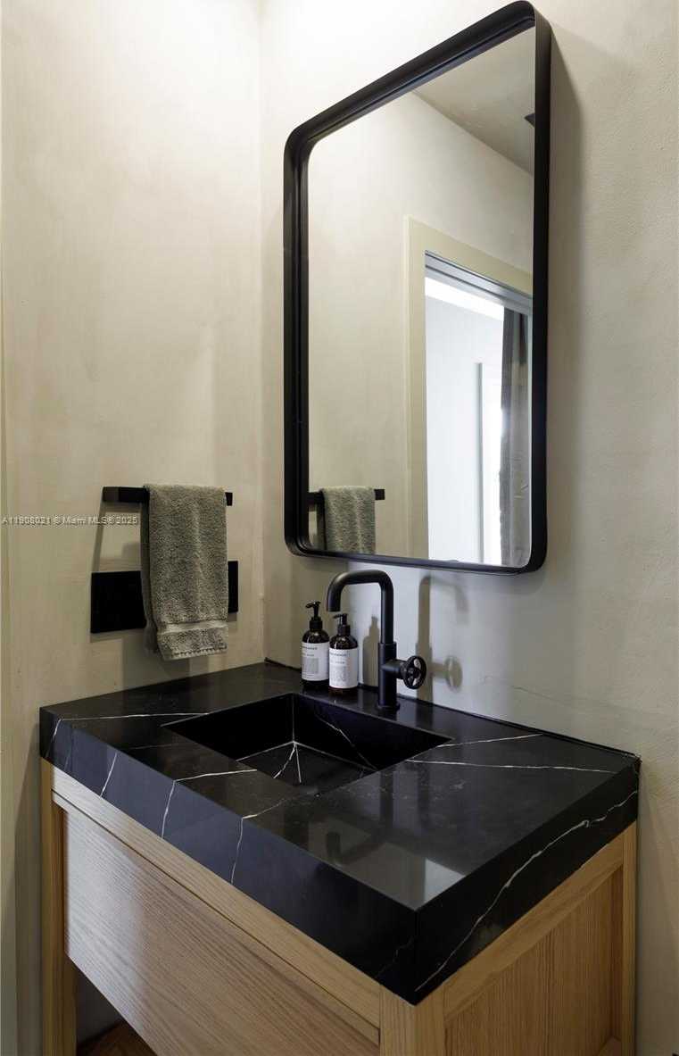 Small Image of 3250 GRAND AVE #306, Miami Number 34