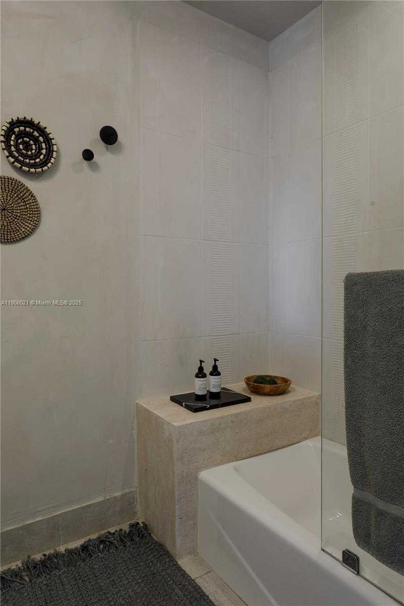 Small Image of 3250 GRAND AVE #306, Miami Number 36