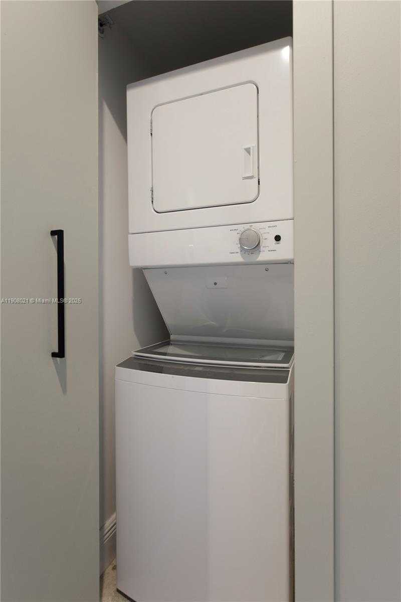 Small Image of 3250 GRAND AVE #306, Miami Number 39