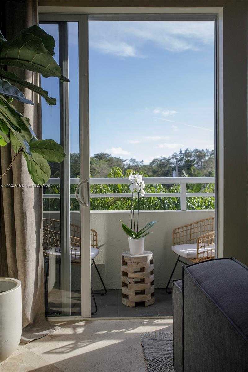 Small Image of 3250 GRAND AVE #306, Miami Number 40