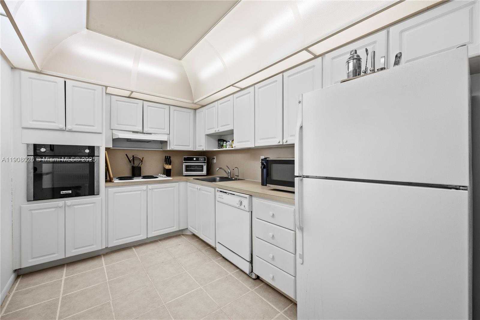 Small Image of 19380 COLLINS AVE #1017, Sunny Isles Beach Number 10