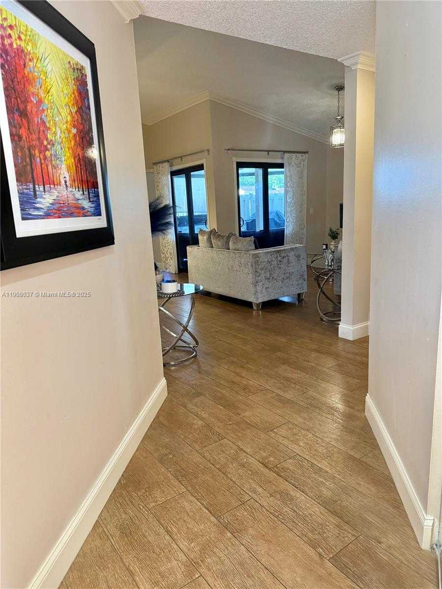 Small Image of 6377 NORTH WEST 170TH LN, Hialeah Number 1