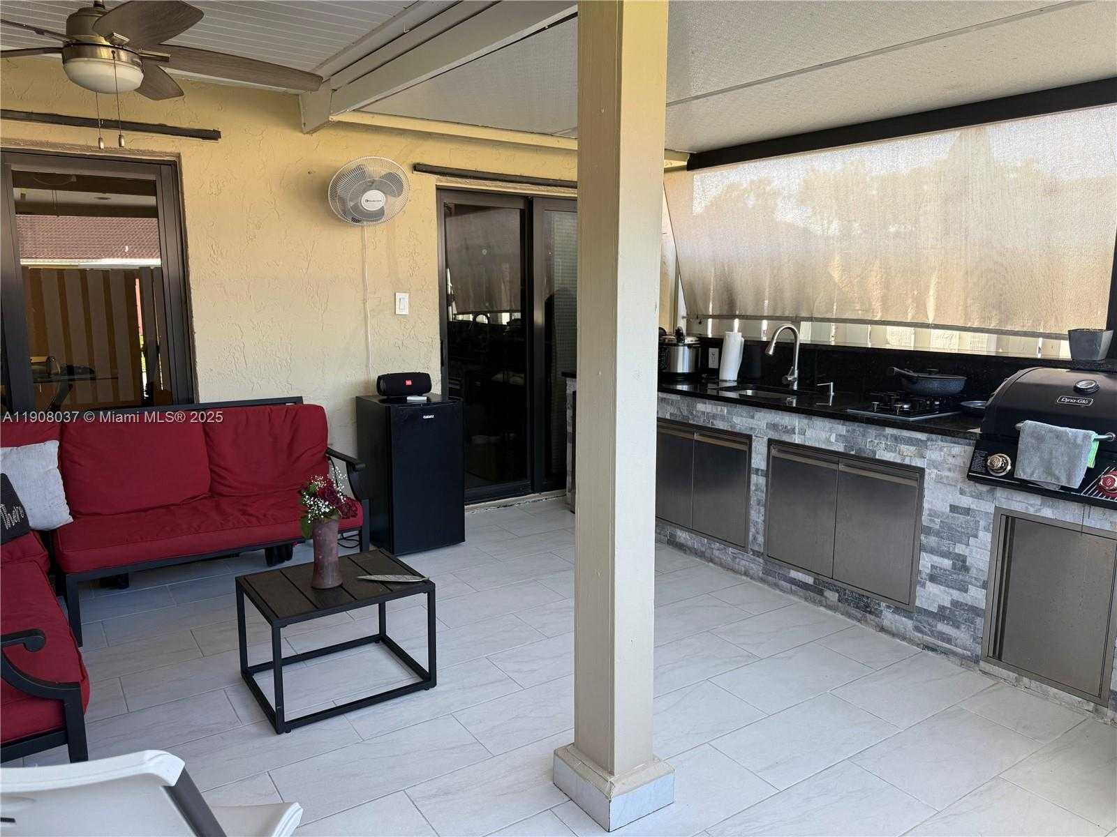 Small Image of 6377 NORTH WEST 170TH LN, Hialeah Number 12