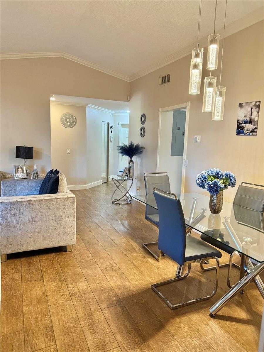 Small Image of 6377 NORTH WEST 170TH LN, Hialeah Number 15