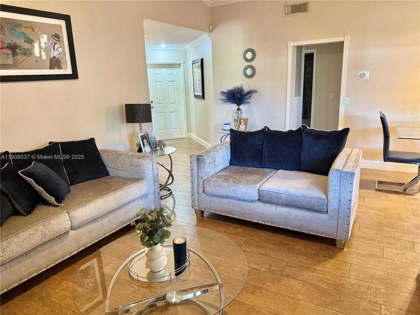 Small Image of 6377 NORTH WEST 170TH LN, Hialeah Number 17