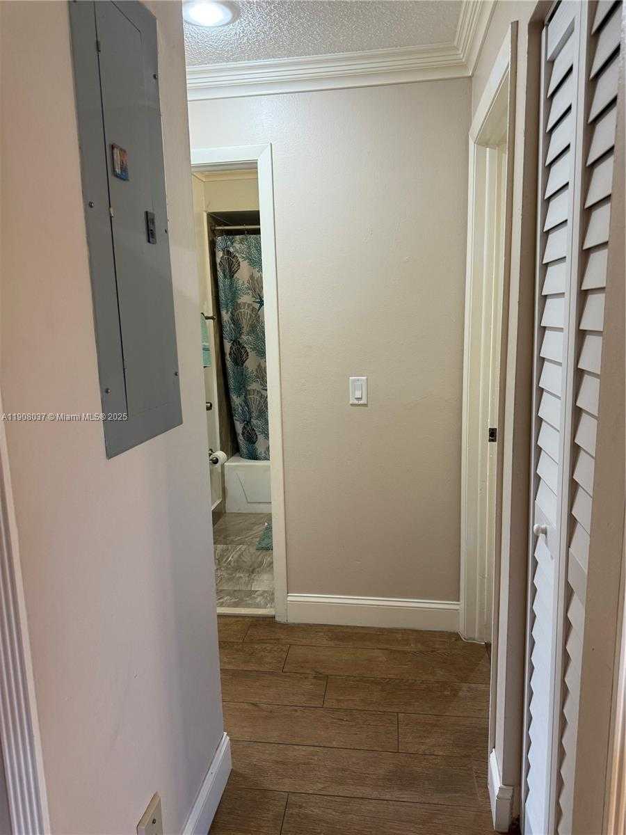Small Image of 6377 NORTH WEST 170TH LN, Hialeah Number 18