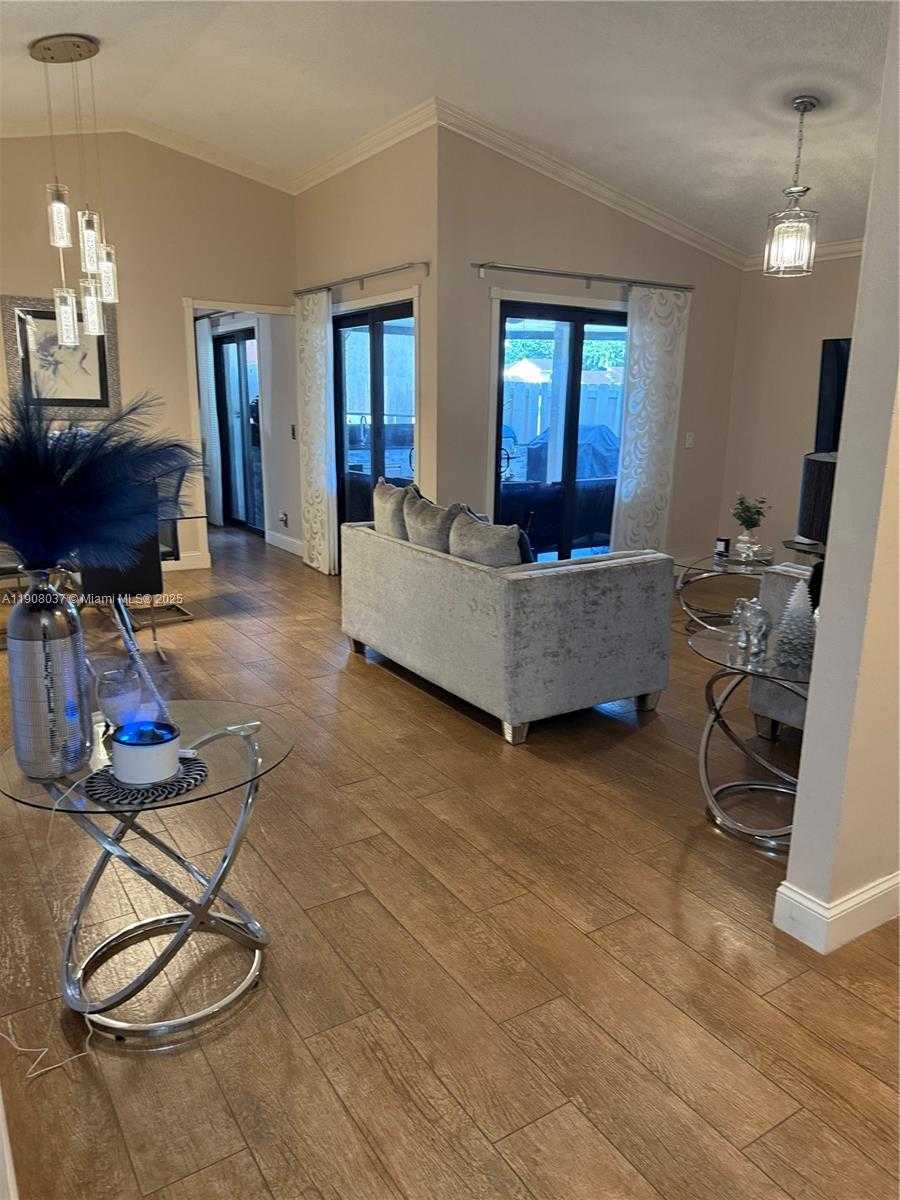 Small Image of 6377 NORTH WEST 170TH LN, Hialeah Number 2