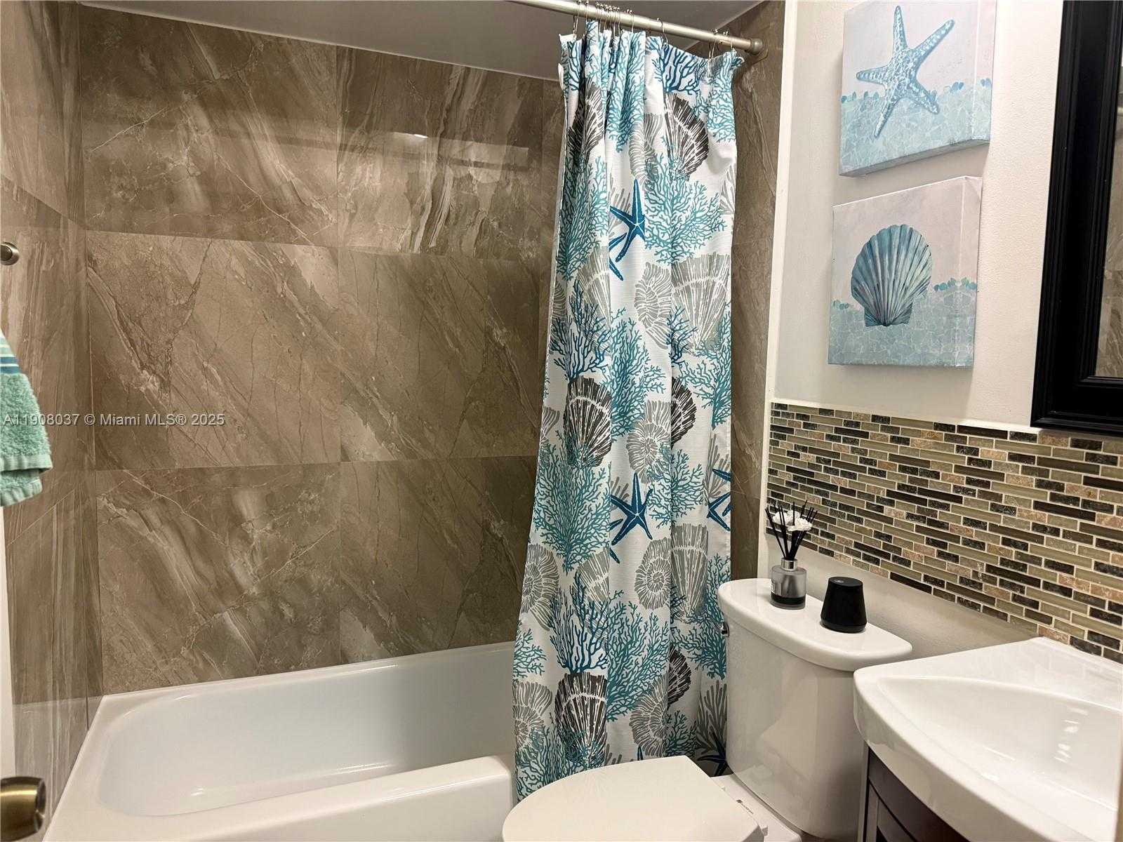 Small Image of 6377 NORTH WEST 170TH LN, Hialeah Number 20