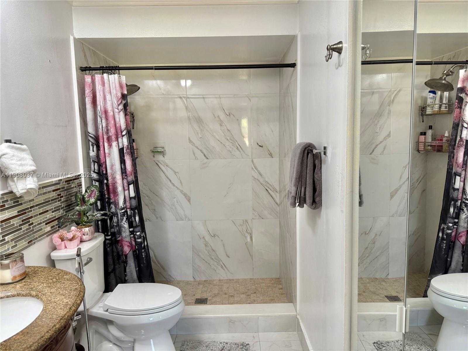 Small Image of 6377 NORTH WEST 170TH LN, Hialeah Number 23