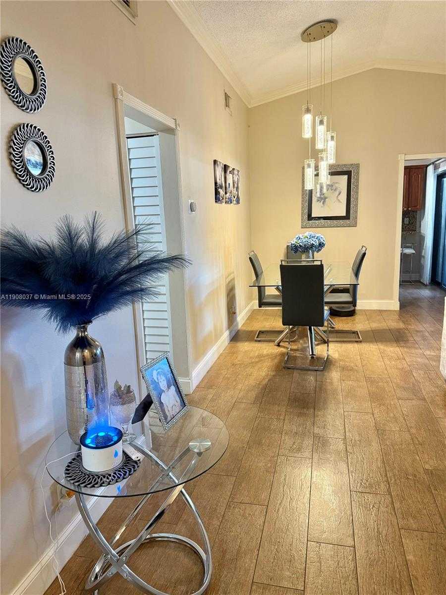 Small Image of 6377 NORTH WEST 170TH LN, Hialeah Number 4