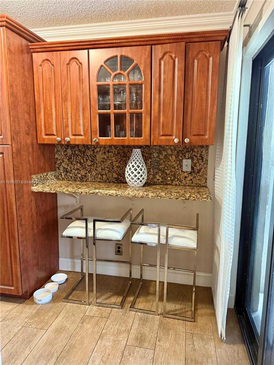 Small Image of 6377 NORTH WEST 170TH LN, Hialeah Number 5