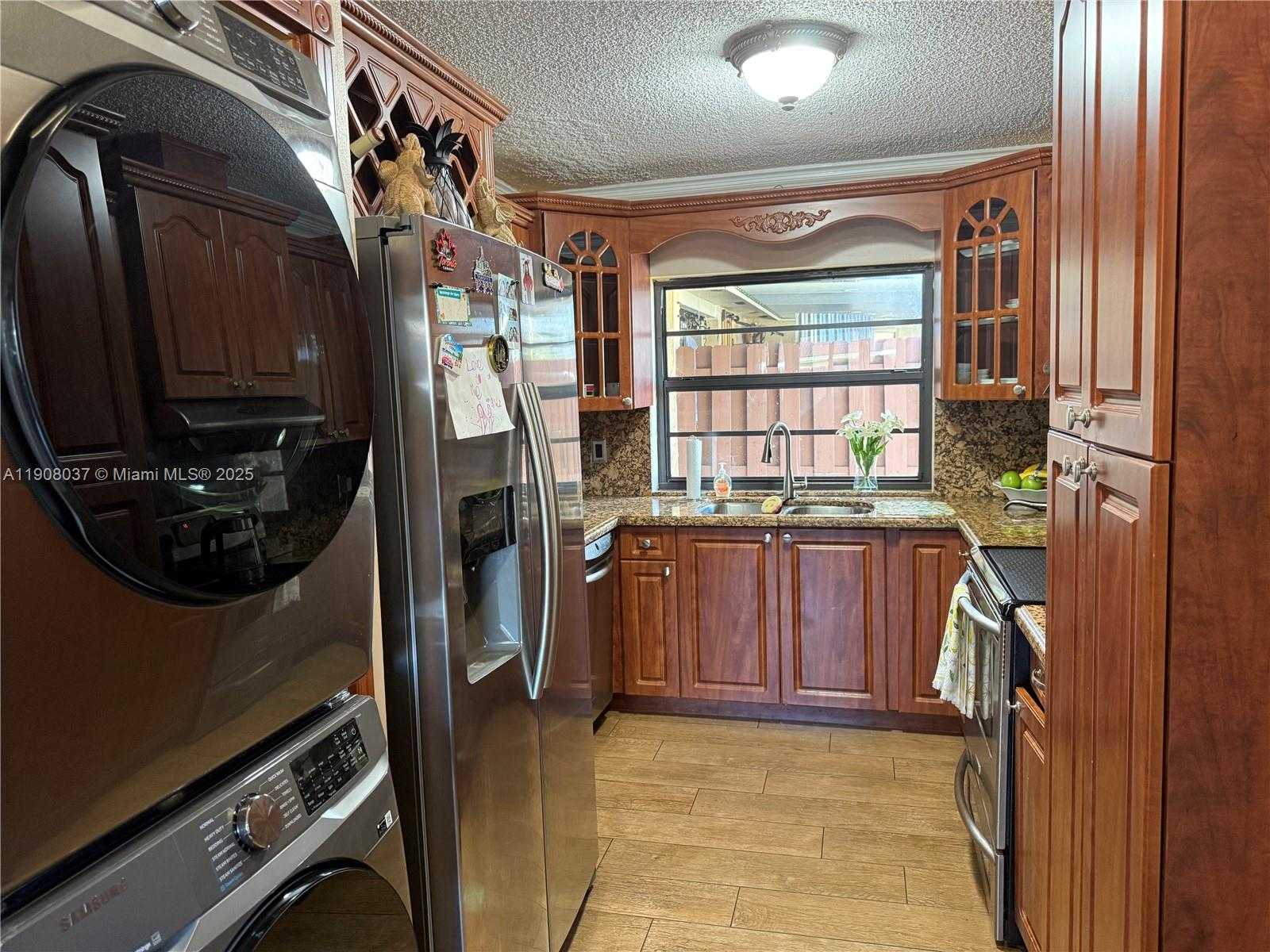 Small Image of 6377 NORTH WEST 170TH LN, Hialeah Number 7