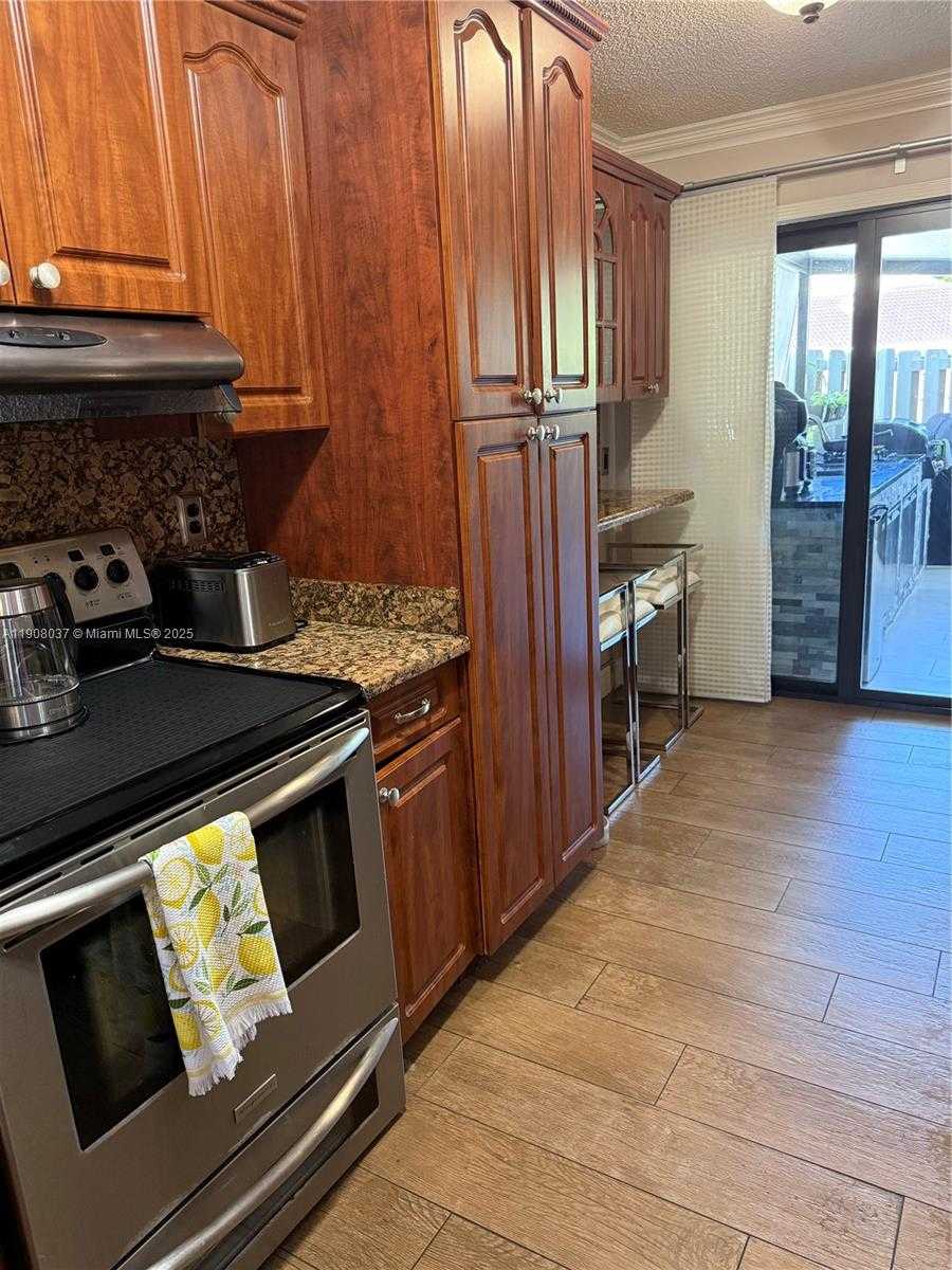 Small Image of 6377 NORTH WEST 170TH LN, Hialeah Number 8