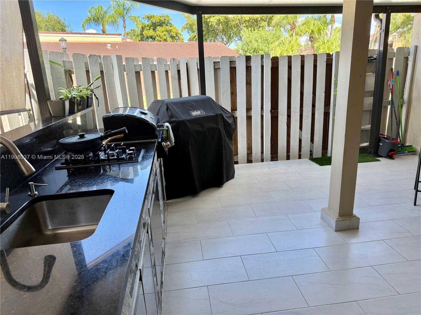 Small Image of 6377 NORTH WEST 170TH LN, Hialeah Number 9