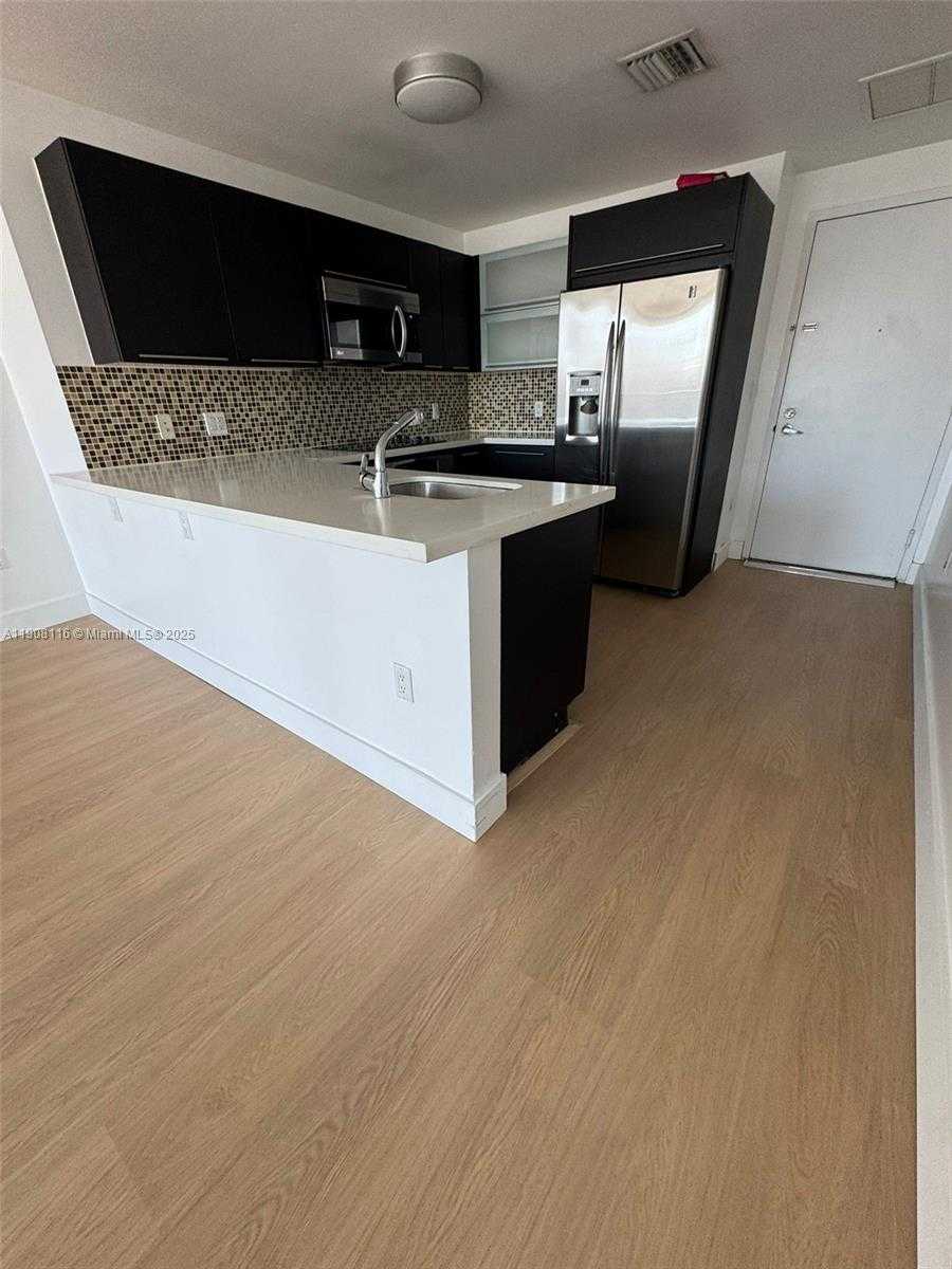 Small Image of 90 SOUTH WEST 3RD ST #3901, Miami Number 4