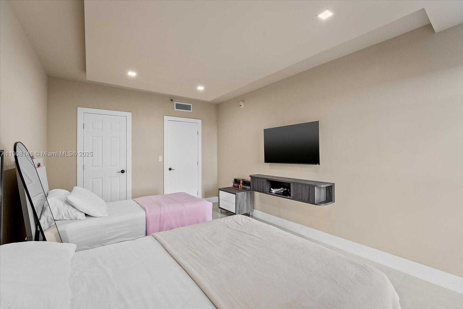 Small Image of 20281 EAST COUNTRY CLUB DR #304, Aventura Number 19