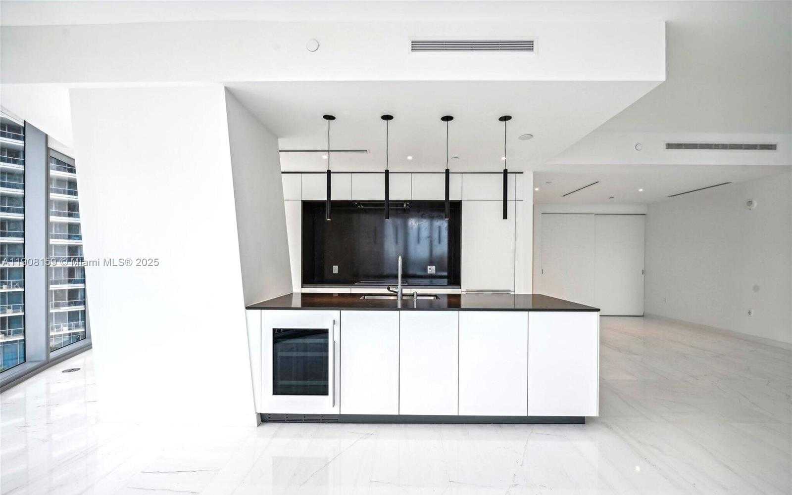 Small Image of 300 BISCAYNE BOULEVARD WAY #1907W, Miami Number 12