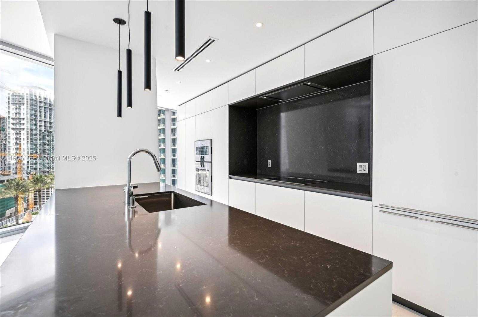 Small Image of 300 BISCAYNE BOULEVARD WAY #1907W, Miami Number 13