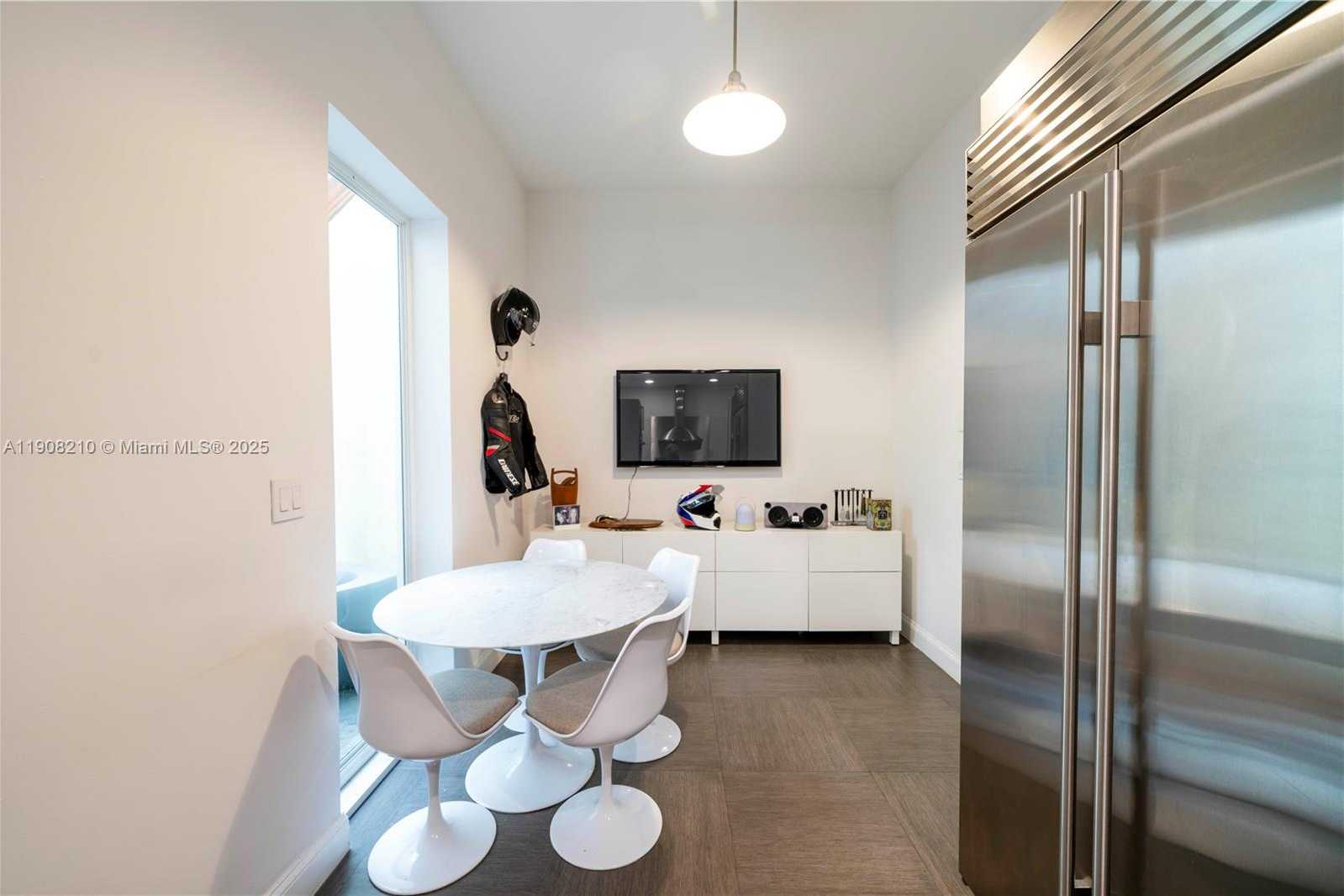 Small Image of 230 WATER WAY, Miami Beach Number 10