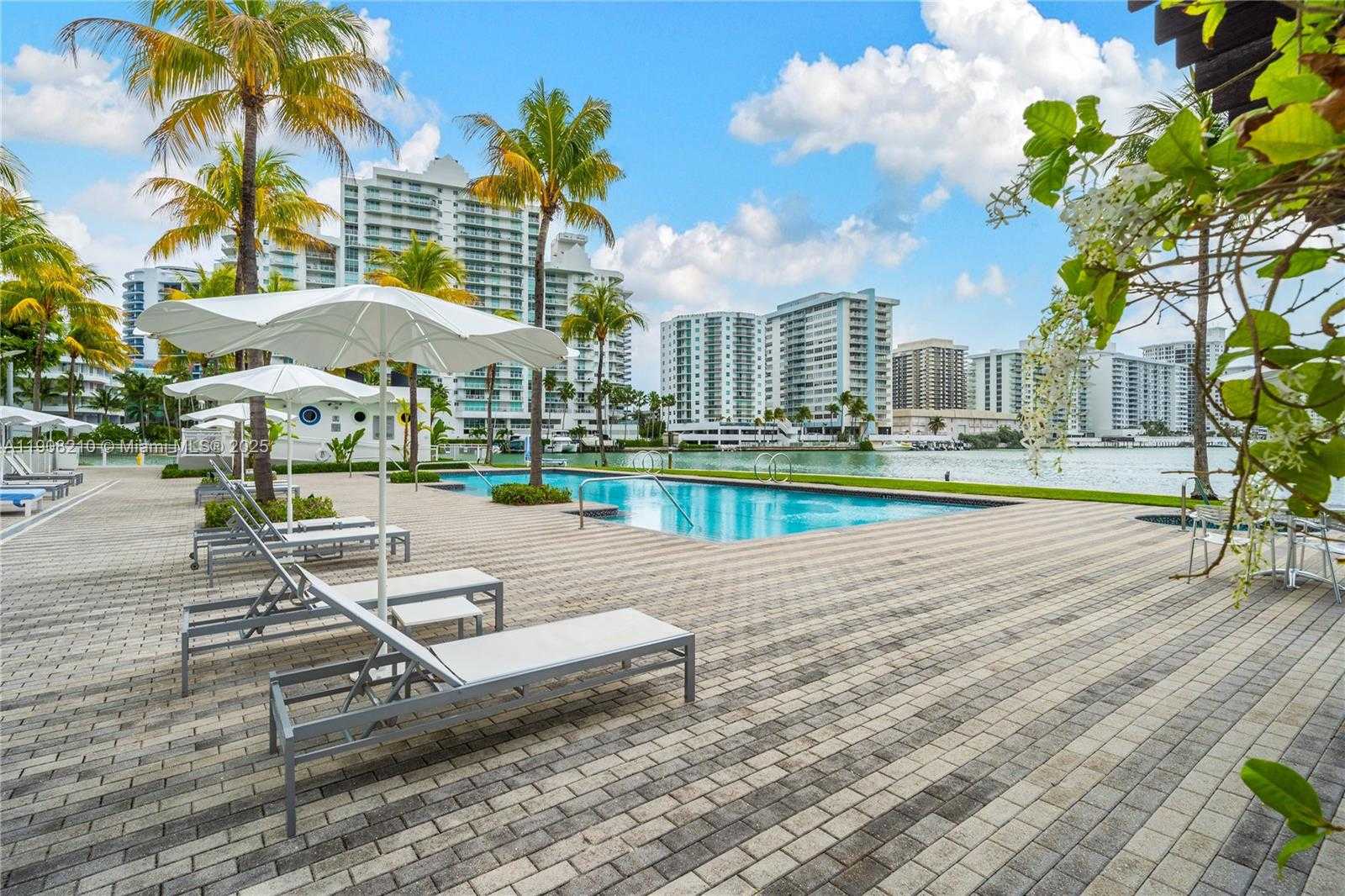 Small Image of 230 WATER WAY, Miami Beach Number 28