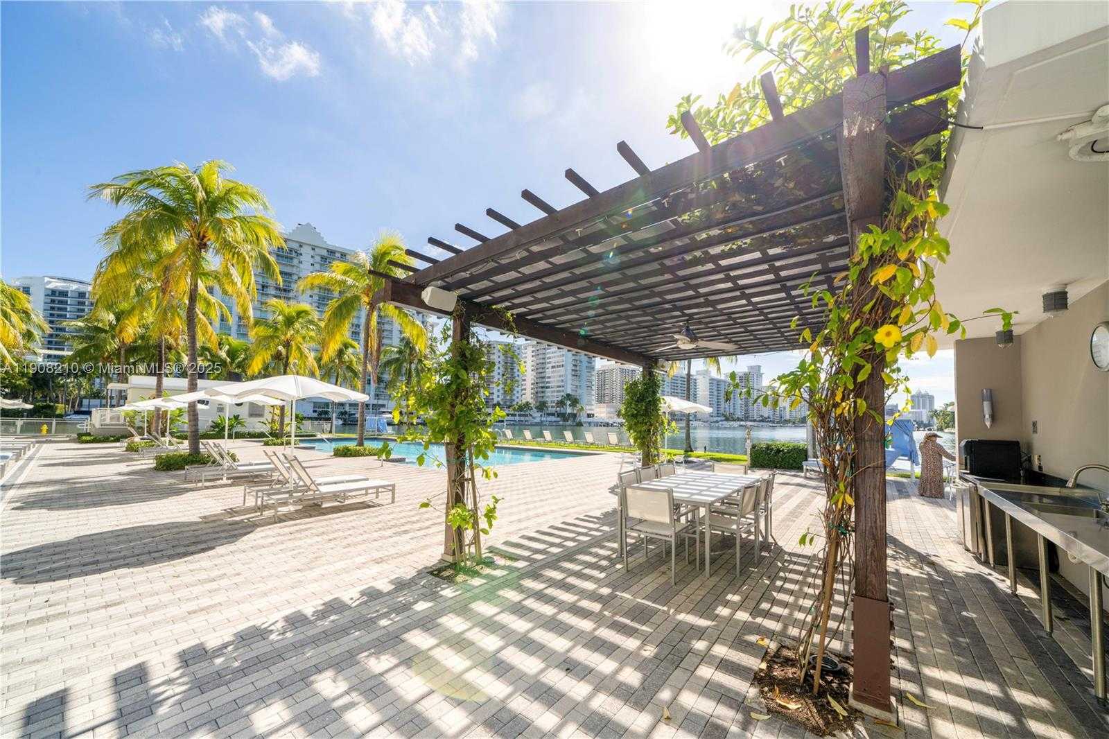Small Image of 230 WATER WAY, Miami Beach Number 29