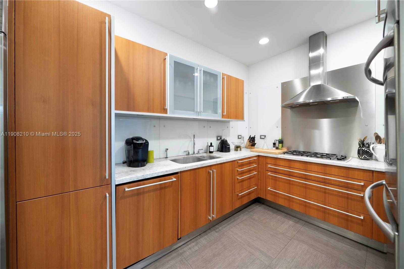 Small Image of 230 WATER WAY, Miami Beach Number 9