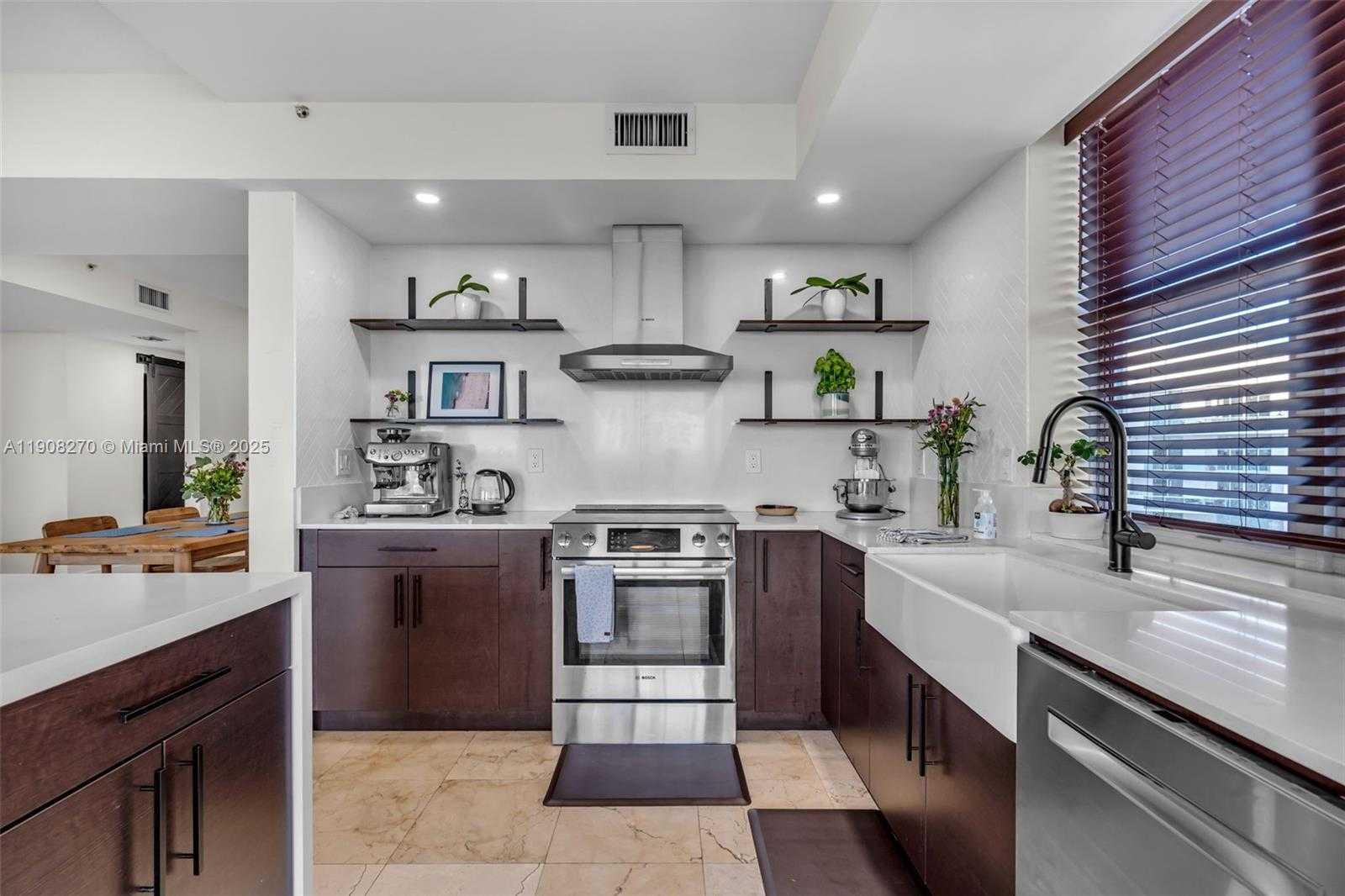 Small Image of 7900 HARBOR ISLAND DR #1525, North Bay Village Number 12