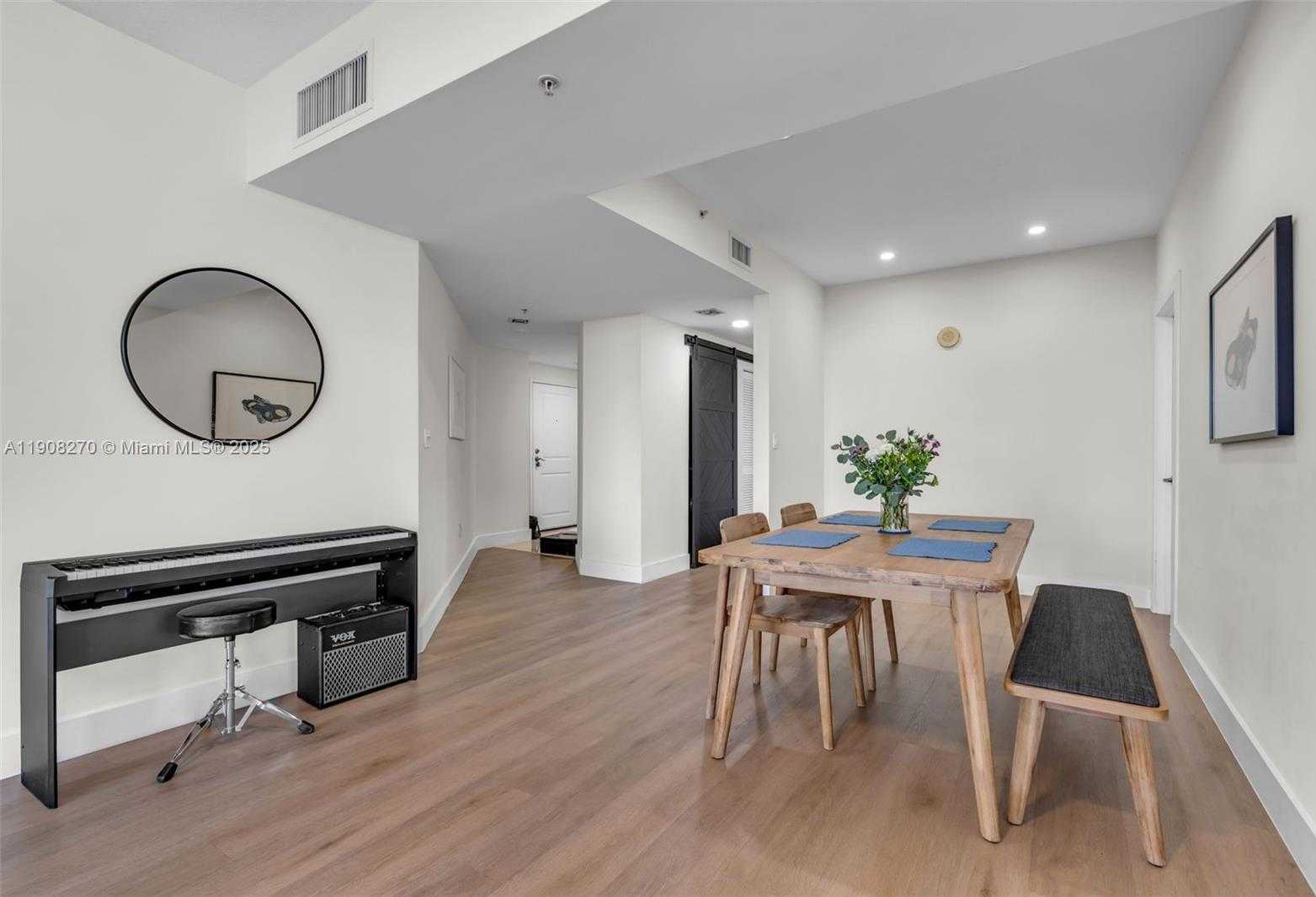 Small Image of 7900 HARBOR ISLAND DR #1525, North Bay Village Number 13