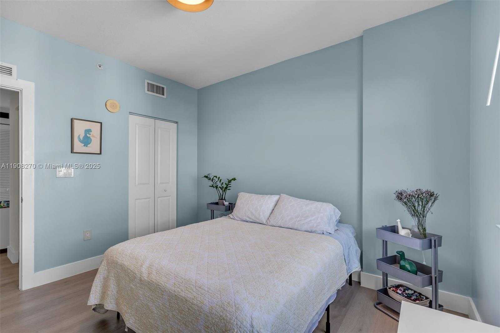 Small Image of 7900 HARBOR ISLAND DR #1525, North Bay Village Number 17